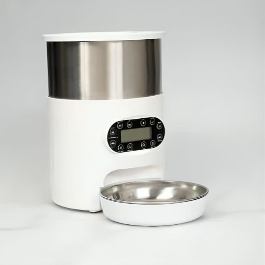 distributeur automatique croquettes chat commande à distance 