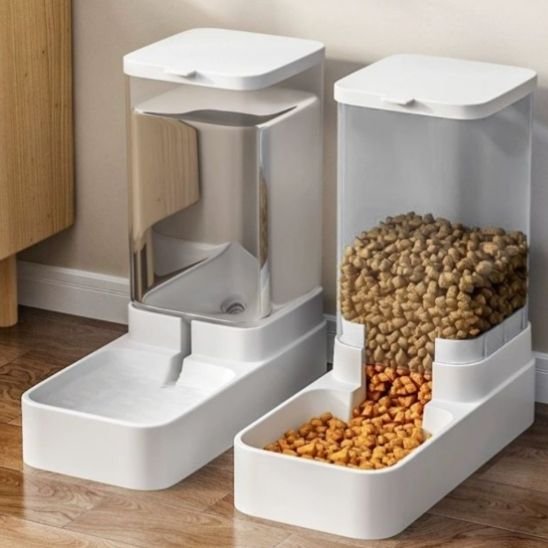 Distributeur de croquettes pour chat à gravité 